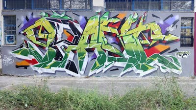 Light Green and Colorful Stylewriting by Spant. This Graffiti is located in Levadia, Greece and was created in 2022. This Graffiti can be described as Stylewriting and Wall of Fame.