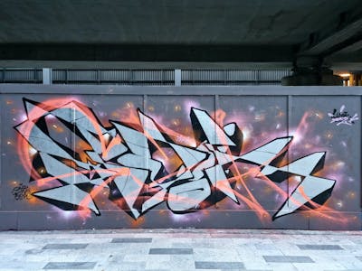 Chrome and Coralle Stylewriting by SIDOK. This Graffiti is located in London, United Kingdom and was created in 2022.