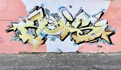 Beige and Coralle and Black Stylewriting by Zeisa. This Graffiti is located in Perugia, Italy and was created in 2023. This Graffiti can be described as Stylewriting and Characters.