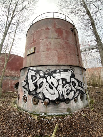 Chrome and Black Stylewriting by Poster. This Graffiti is located in HALLE, Germany and was created in 2022. This Graffiti can be described as Stylewriting and Abandoned.