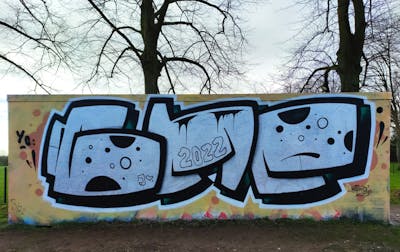 Chrome and Beige Stylewriting by HAMPI and CHE. This Graffiti is located in Steinfurt, Germany and was created in 2022.
