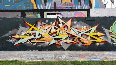 Colorful Stylewriting by Wery, KDP and 5FC. This Graffiti is located in Berlin, Germany and was created in 2021. This Graffiti can be described as Stylewriting and Wall of Fame.