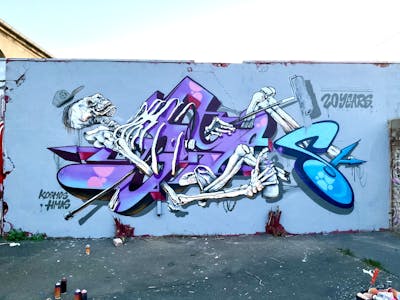 Violet and Grey Stylewriting by Hmas and KOSMOS. This Graffiti is located in Großenhain, Germany and was created in 2022. This Graffiti can be described as Stylewriting and Characters.