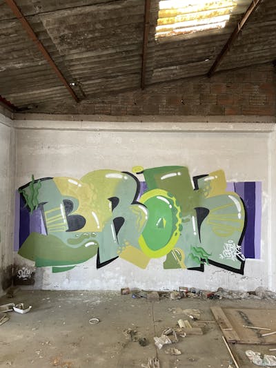 Light Green Stylewriting by BROK and ULTRA. This Graffiti is located in Porto, Portugal and was created in 2024. This Graffiti can be described as Stylewriting and Abandoned.