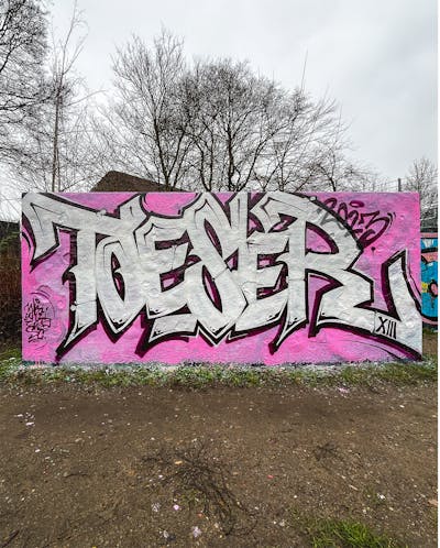 Coralle and Chrome Stylewriting by TOESER ONE. This Graffiti is located in Hamburg, Germany and was created in 2023. This Graffiti can be described as Stylewriting and Wall of Fame.
