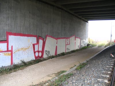 Red and White Stylewriting by Pizar and HHH. This Graffiti is located in Landsberg, Germany and was created in 2005. This Graffiti can be described as Stylewriting, Line Bombing and Roll Up.