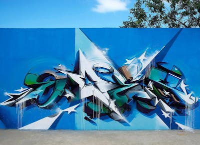 Light Blue and Blue Stylewriting by Does. This Graffiti is located in Brazil and was created in 2013. This Graffiti can be described as Stylewriting, 3D, Futuristic and Special.