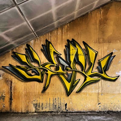 Yellow Stylewriting by Ketru. This Graffiti is located in France and was created in 2024. This Graffiti can be described as Stylewriting and Abandoned.