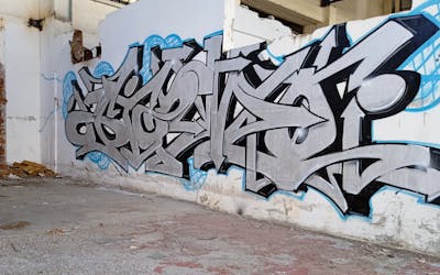 Chrome and Black and Light Blue Stylewriting by Gizmo. This Graffiti is located in Thessaloniki, Greece and was created in 2023. This Graffiti can be described as Stylewriting and Abandoned.