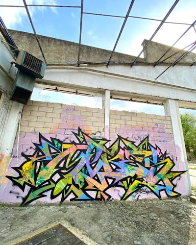 Colorful Stylewriting by _mekes_. This Graffiti is located in Paris, France and was created in 2022. This Graffiti can be described as Stylewriting and Abandoned.