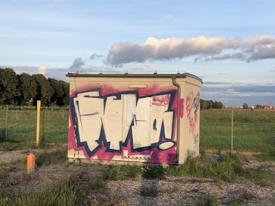White and Coralle Stylewriting by FYO. This Graffiti is located in Poland and was created in 2022. This Graffiti can be described as Stylewriting and Street Bombing.