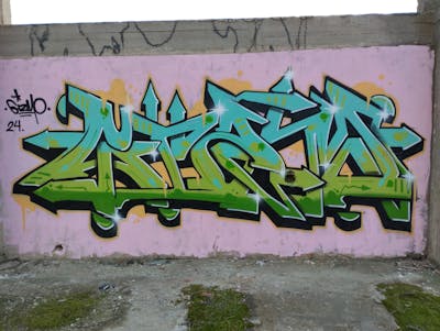 Light Green and Cyan Stylewriting by Gizmo. This Graffiti is located in Thessaloniki, Greece and was created in 2024. This Graffiti can be described as Stylewriting and Abandoned.