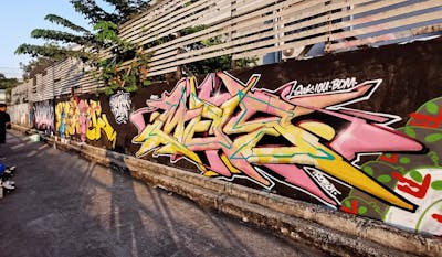 Coralle and Beige Stylewriting by Mes. This Graffiti is located in Bangkok, Thailand and was created in 2024. This Graffiti can be described as Stylewriting and Wall of Fame.