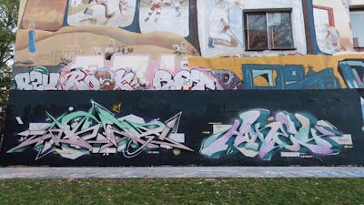 Coralle and Cyan Stylewriting by Wery, HONEY, KDP, 5FC and new. This Graffiti is located in Berlin, Germany and was created in 2021. This Graffiti can be described as Stylewriting and Wall of Fame.