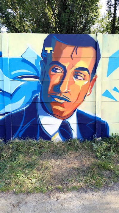 Blue and Orange Characters by Tris. This Graffiti is located in Rennes, France and was created in 2023. This Graffiti can be described as Characters and Streetart.