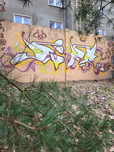 White and Colorful Stylewriting by Dipa. This Graffiti is located in Berlin, Germany and was created in 2024.