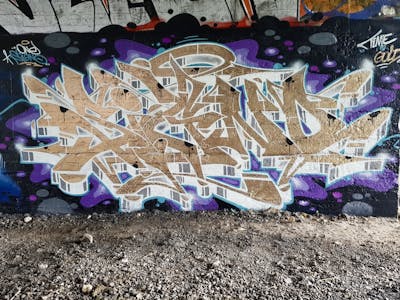 Gold and Colorful Stylewriting by Signo. This Graffiti is located in France and was created in 2022. This Graffiti can be described as Stylewriting and Abandoned.