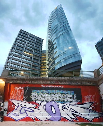 Chrome Stylewriting by Riots. This Graffiti is located in Wien, Austria and was created in 2022. This Graffiti can be described as Stylewriting, Street Bombing and Atmosphere.