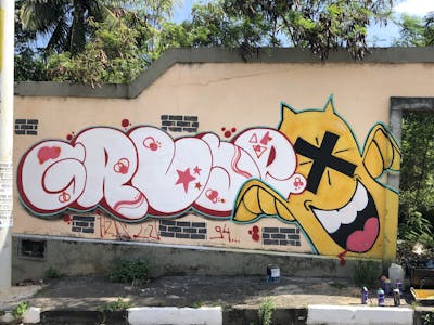 Colorful Stylewriting by Grude. This Graffiti is located in salvador, Brazil and was created in 2021. This Graffiti can be described as Stylewriting, Characters and Street Bombing.