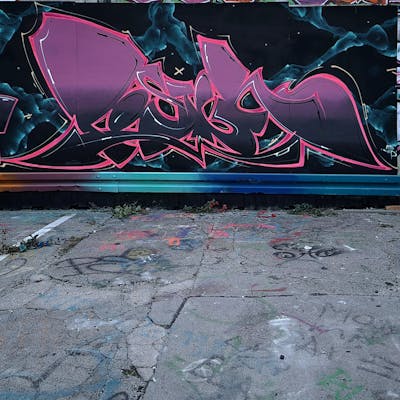 Violet and Coralle Stylewriting by Poster43. This Graffiti is located in München, Germany and was created in 2021.