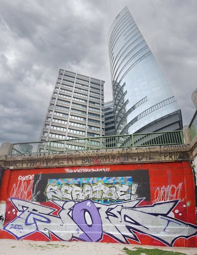 Chrome Stylewriting by Riots. This Graffiti is located in Wien, Austria and was created in 2022. This Graffiti can be described as Stylewriting and Street Bombing.