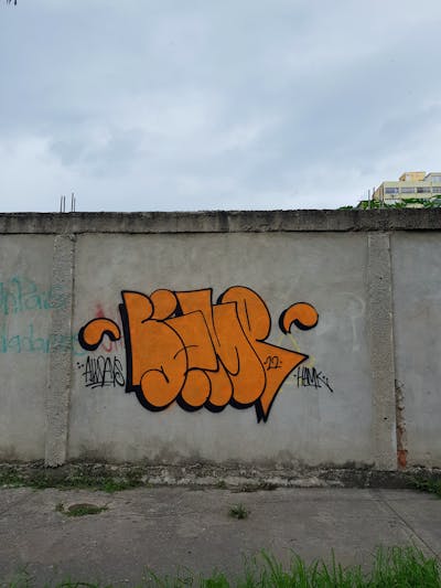 Orange Throw Up by Semp. This Graffiti is located in Venezuela and was created in 2023.