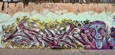 Grey and Coralle Stylewriting by Fresk and Rekkola. This Graffiti is located in Izmir, Turkey and was created in 2023. This Graffiti can be described as Stylewriting, Characters and Wall of Fame.