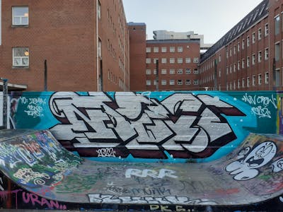 Chrome and Black Stylewriting by Niv Crew and Se2. This Graffiti is located in copenhagen, Denmark and was created in 2022.