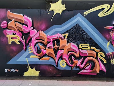 Orange and Coralle Stylewriting by REVES ONE. This Graffiti is located in London, United Kingdom and was created in 2022. This Graffiti can be described as Stylewriting, 3D and Wall of Fame.