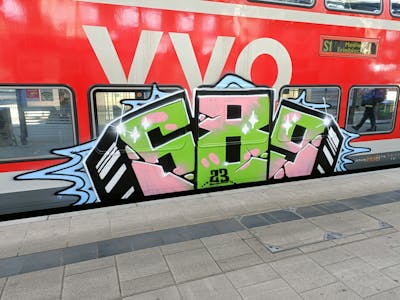 Coralle and Light Green and Black Stylewriting by 689 and 689ers. This Graffiti is located in Dresden, Germany and was created in 2023. This Graffiti can be described as Stylewriting and Trains.