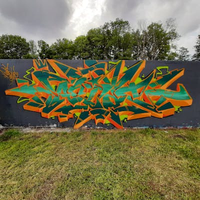 Cyan and Orange Stylewriting by Acide4000 and cbx. This Graffiti is located in Liège, Belgium and was created in 2022. This Graffiti can be described as Stylewriting and Wall of Fame.