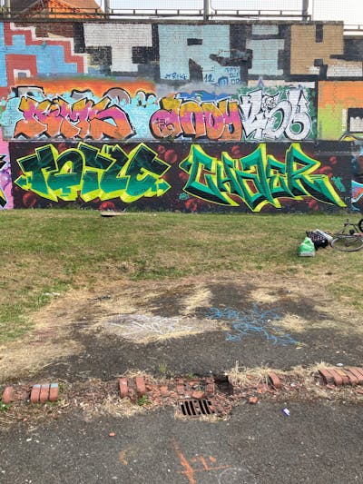 Green and Light Green Stylewriting by smo__crew, Char, Kims, anoy, 456 and Toile. This Graffiti is located in Wolverhampton, United Kingdom and was created in 2022. This Graffiti can be described as Stylewriting and Wall of Fame.
