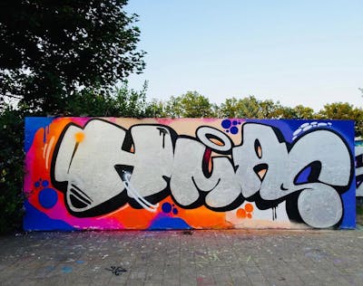 Chrome and Colorful Stylewriting by Hmas. This Graffiti is located in Dresden, Germany and was created in 2021. This Graffiti can be described as Stylewriting.