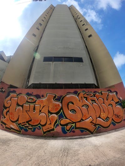 Orange Stylewriting by Liuut and Gank. This Graffiti is located in Valencia, Venezuela and was created in 2021. This Graffiti can be described as Stylewriting, Street Bombing and Atmosphere.