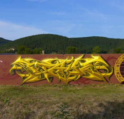 Yellow Stylewriting by Rays. This Graffiti is located in Germany and was created in 2020.