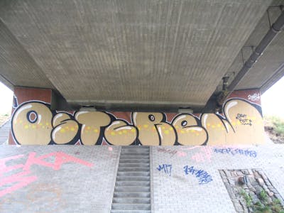 Beige Stylewriting by urine, Pizar and OST. This Graffiti is located in Leipzig, Germany and was created in 2008. This Graffiti can be described as Stylewriting and Street Bombing.