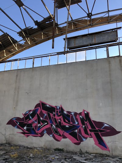 Coralle and Black Stylewriting by Zota. This Graffiti is located in Greece and was created in 2022. This Graffiti can be described as Stylewriting and Abandoned.