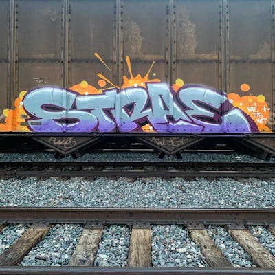 Colorful Stylewriting by Strae. This Graffiti was created in 2021 but its location is unknown. This Graffiti can be described as Stylewriting and Trains.