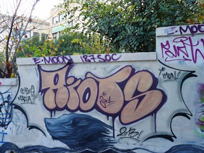 Gold and Violet Stylewriting by Riots. This Graffiti is located in Malta and was created in 2013.