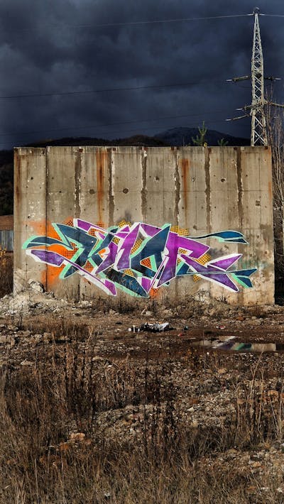 Colorful Stylewriting by KNOR. This Graffiti is located in Baia Mare, Romania and was created in 2023. This Graffiti can be described as Stylewriting and Atmosphere.