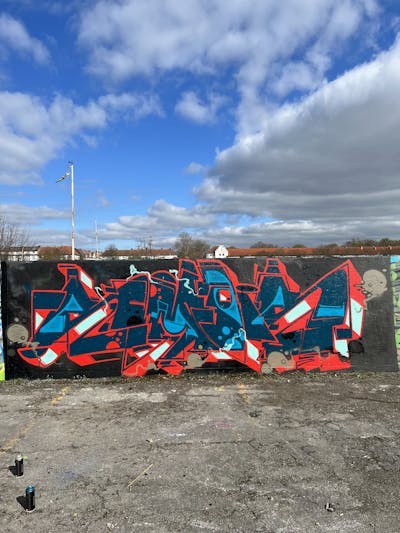 Red and Blue and Black Stylewriting by Herz, TRD and smais. This Graffiti is located in Dortmund, Germany and was created in 2023.