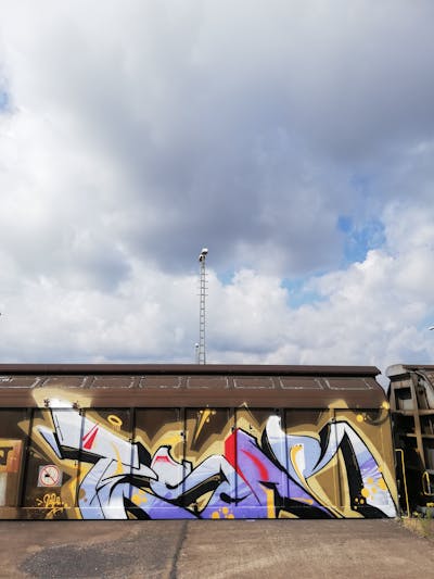 Colorful and Beige Stylewriting by mtl crew, Roweo and TESAR. This Graffiti is located in Saalfeld (Saale), Germany and was created in 2022. This Graffiti can be described as Stylewriting, Trains and Freights.