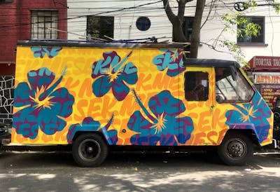 Colorful Stylewriting by Mesek. This Graffiti is located in CDMX, Mexico and was created in 2019. This Graffiti can be described as Stylewriting, Cars and Streetart.
