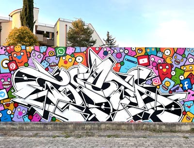 White and Colorful Characters by Thetan one. This Graffiti is located in Venezia, Italy and was created in 2021. This Graffiti can be described as Characters and Stylewriting.