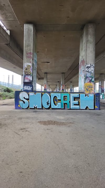 Light Blue and Blue Stylewriting by Sky High and smo__crew. This Graffiti is located in London, United Kingdom and was created in 2022. This Graffiti can be described as Stylewriting and Abandoned.