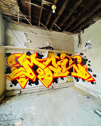 Yellow and Red Stylewriting by MOI. This Graffiti is located in New York, United States and was created in 2022. This Graffiti can be described as Stylewriting and Abandoned.
