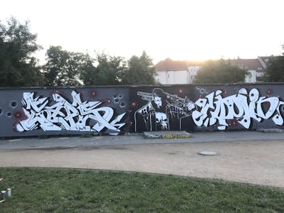 White Stylewriting by Gaps and CAMID. This Graffiti is located in Leipzig, Germany and was created in 2021. This Graffiti can be described as Stylewriting and Wall of Fame.