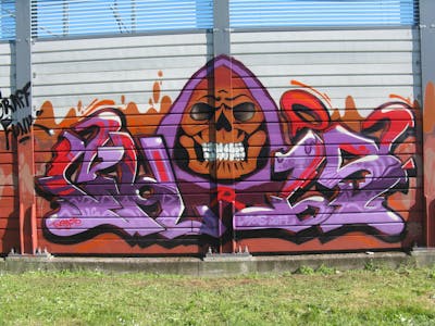 Red and Violet Stylewriting by Chr15. This Graffiti is located in Milan, Italy and was created in 2017. This Graffiti can be described as Stylewriting and Characters.