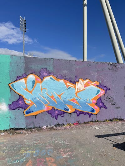 Light Blue and Orange Stylewriting by Intro and MKSF. This Graffiti is located in Berlin, Germany and was created in 2022. This Graffiti can be described as Stylewriting and Wall of Fame.