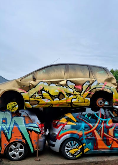 Gold and Yellow and Black Stylewriting by SIDOK. This Graffiti is located in London, United Kingdom and was created in 2022. This Graffiti can be described as Stylewriting and Abandoned.
